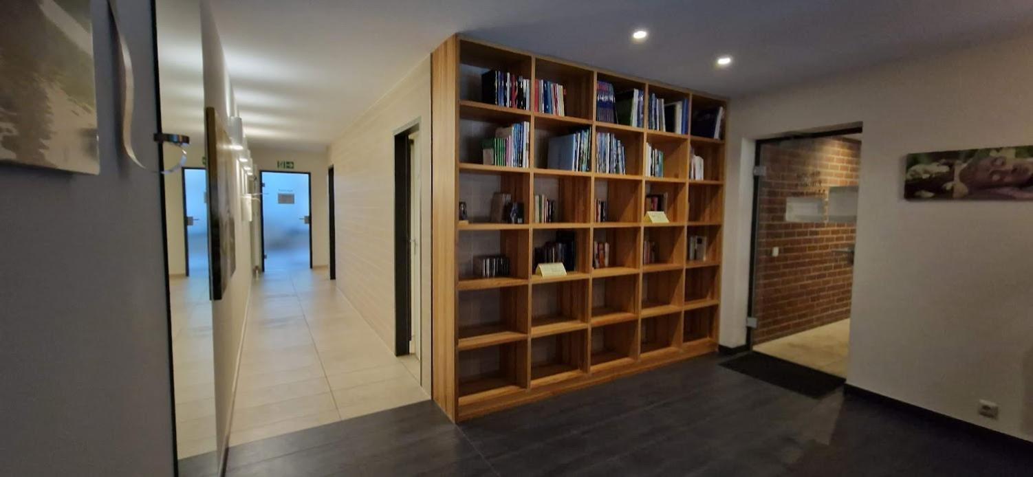 2-Zimmer Wohnung, Pools, Sauna Und Balkon سانكت انجلمار الغرفة الصورة